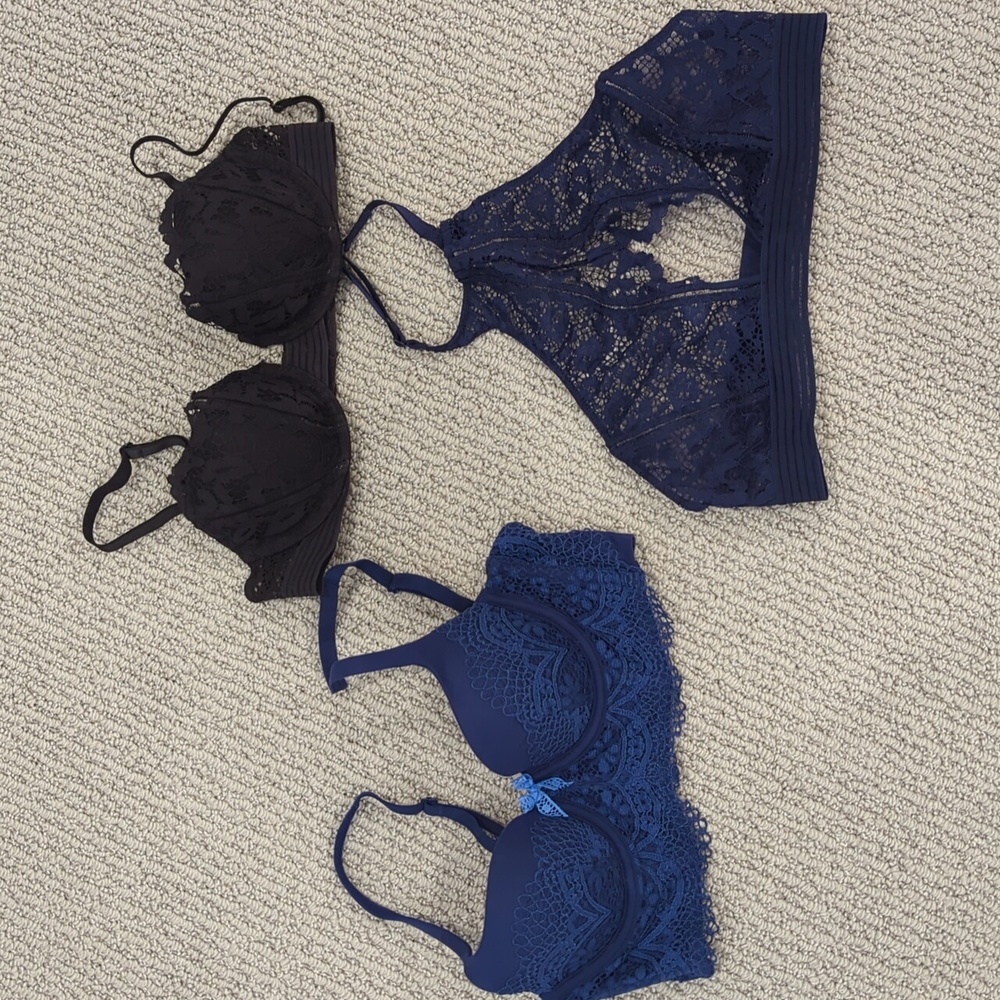 Victoria secret Bras 32a set of 3